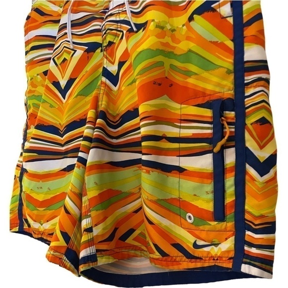 𝅺NIKE psychedelic swim shorts - M - Picture 4 of 6